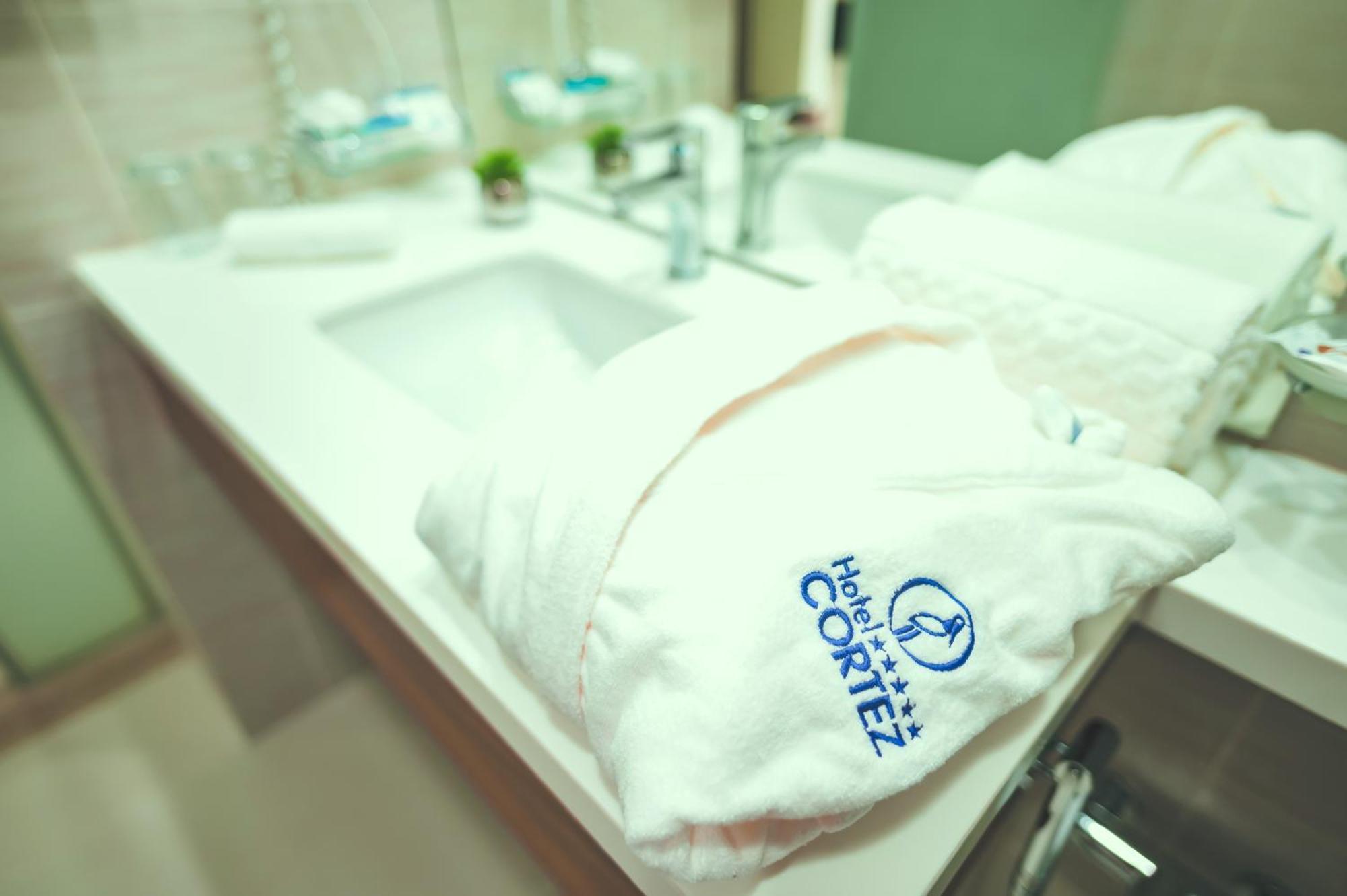 Hotel Cortez Santa Cruz de La Sierra Dış mekan fotoğraf